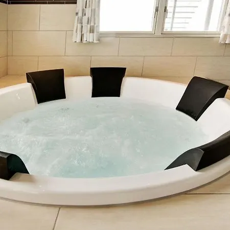 Egsmark Strand Sleeps 24 Pool Wifi Holiday home Ebeltoft
